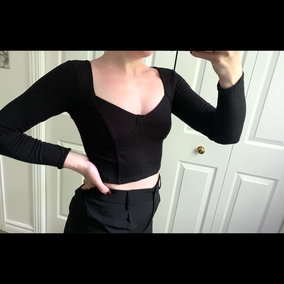 Black Long-sleeve Crop top - Picture 3 of 3